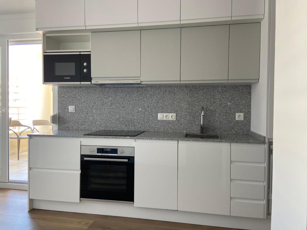 Relaxing Modern Beachfront Apartment - Amazing Sea View กัลเป ภายนอก รูปภาพ
